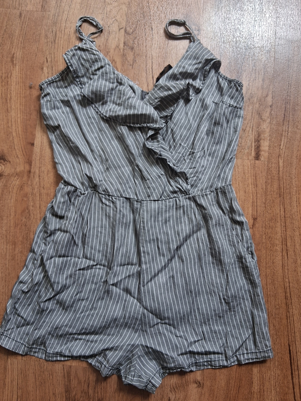 Striped Ruffle V-Neck Romper - Picture 4 of 11